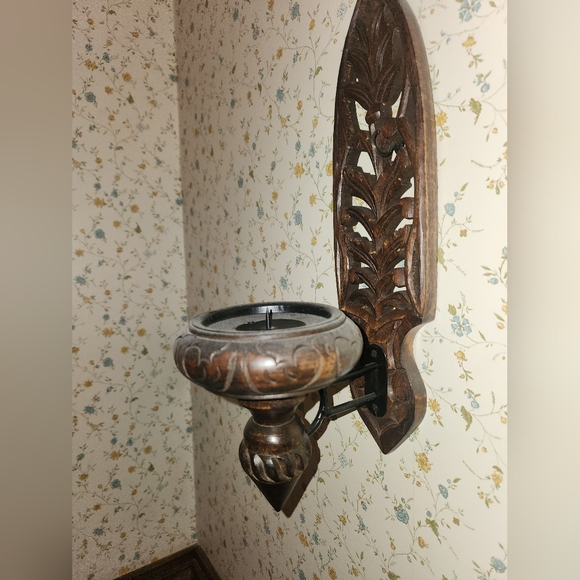 Handcarved sconce pair, 17" height, 5"width. Great Condition. - Picture 8 of 9